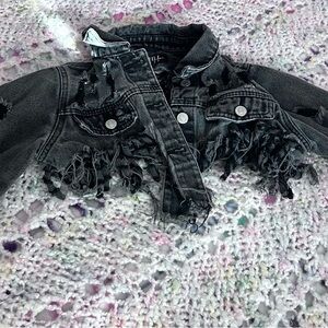 I lovee the denim on this